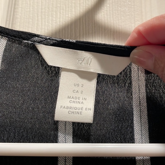 H&M black horizontal white stripes front button down peplum cut size 2 - Picture 9 of 12